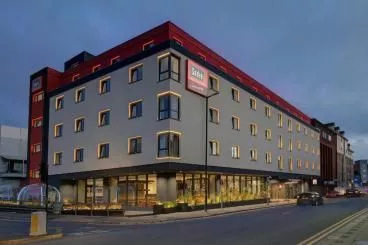 Image of the accommodation - Sadie Best Western Hotel at Luton Luton Bedfordshire LU1 2NA