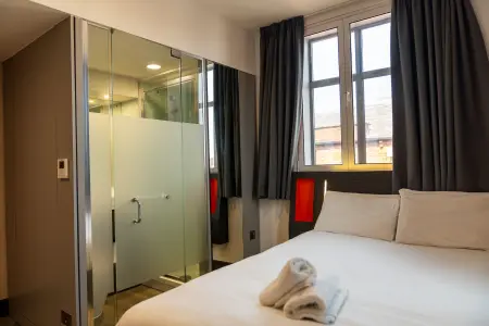 Image of the accommodation - easyHotel Leeds City Centre Leeds West Yorkshire LS1 6LB