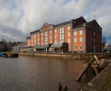 An external view of the Holiday Inn Ellesmere Port Cheshire Oaks