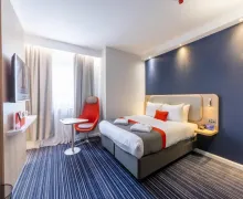 An external view of the Holiday Inn Express London Croydon