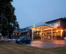 An external view of the Holiday Inn Luton South M1 Jct 9