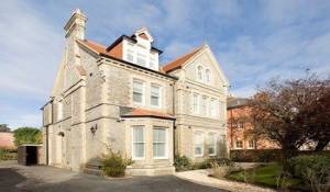 Image of the accommodation - Cove Castle Crescent Reading Berkshire RG1 6LZ