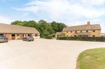 Image of the accommodation - Fawlty Fields Aynho Northamptonshire OX17 3AU