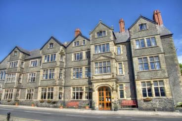 Image of the accommodation - George IV Hotel Criccieth Gwynedd LL52 0BS