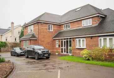 Image of the accommodation - OakCroft Guest House Manchester Airport Altrincham Greater Manchester WA15 8UU