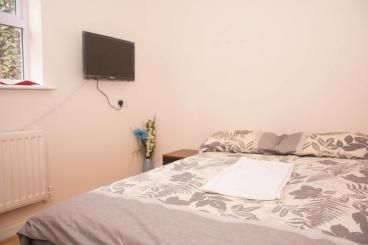 Image of the accommodation - Queen Guest House Gillingham Kent ME7 5HB