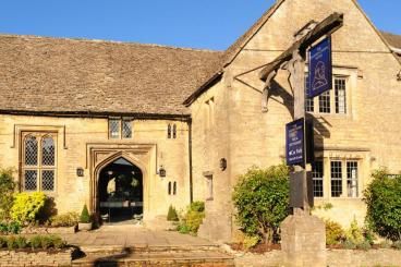Image of the accommodation - The Shaven Crown Hotel Shipton-under-Wychwood Oxfordshire OX7 6BA