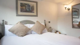 Berts Rooms at The Black Horse Inn - Brighouse