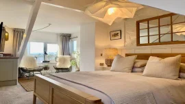 Newport, 3 star