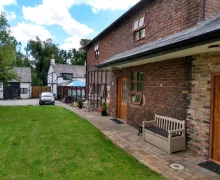 Brook Barn B&B - Hale