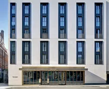  A prestigious place to stay in Knightsbridge, the luxury 5-star Bulgari Hotel London features doormen standing outside ready to greet guests