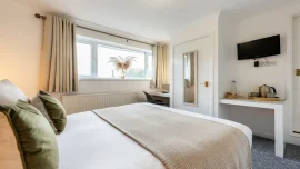Inn for all Seasons - Redruth