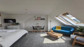 Large Unique Retro Private Attic and Bathroom - Brighton