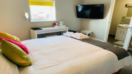 The Greenwich Rooms - Burger & Bird Bar & Restaurant - Peacehaven
