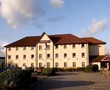 An external view of the Premier Inn Haydock Park M6 J23