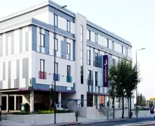 An external view of the Premier Inn London Eltham