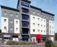 An external view of the Travelodge Birmingham Halesowen