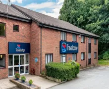An external view of the Travelodge Birmingham Hilton Park M6 Southbound