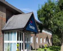 An external view of the Travelodge Leicester Markfield