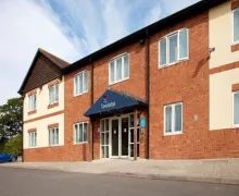 An external view of the Travelodge Shrewsbury Battlefield